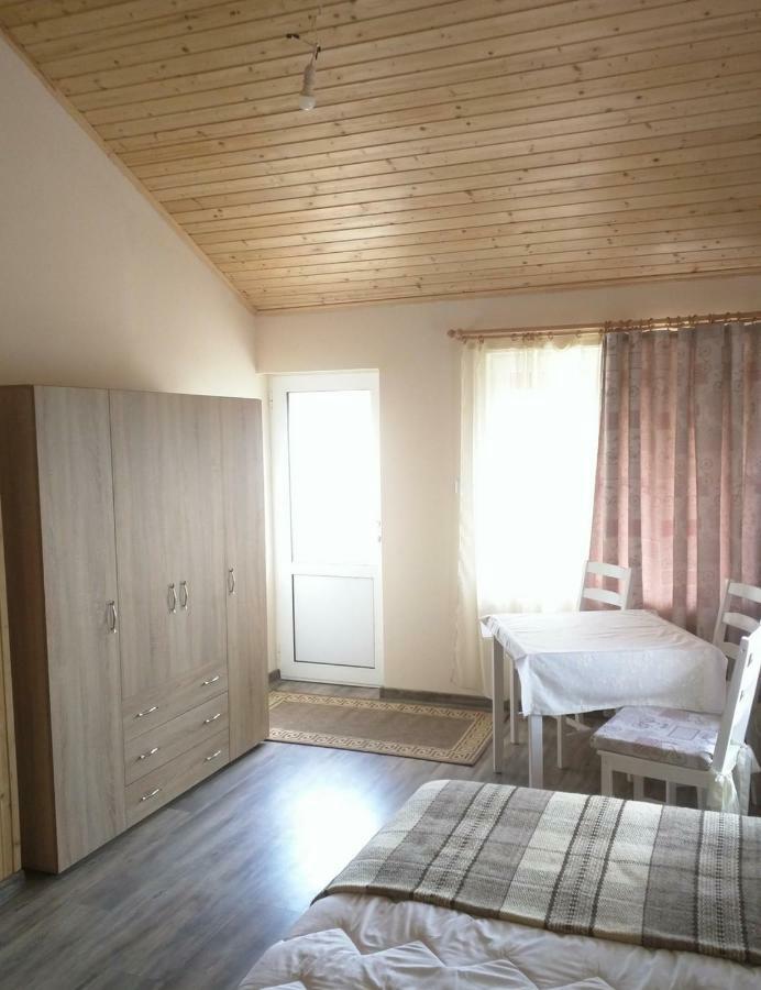 Guest House Ezerets 外观 照片
